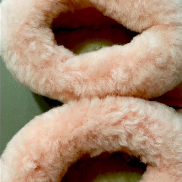 UGG GENUINE ladies pink slippers - NEW - Size 5-6 - Picture 4 of 4